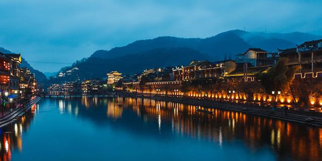 长沙、韶山、张家界、大峡谷【玻璃桥】、凤凰古城、 韶山、芙蓉镇、双飞及双高5日  